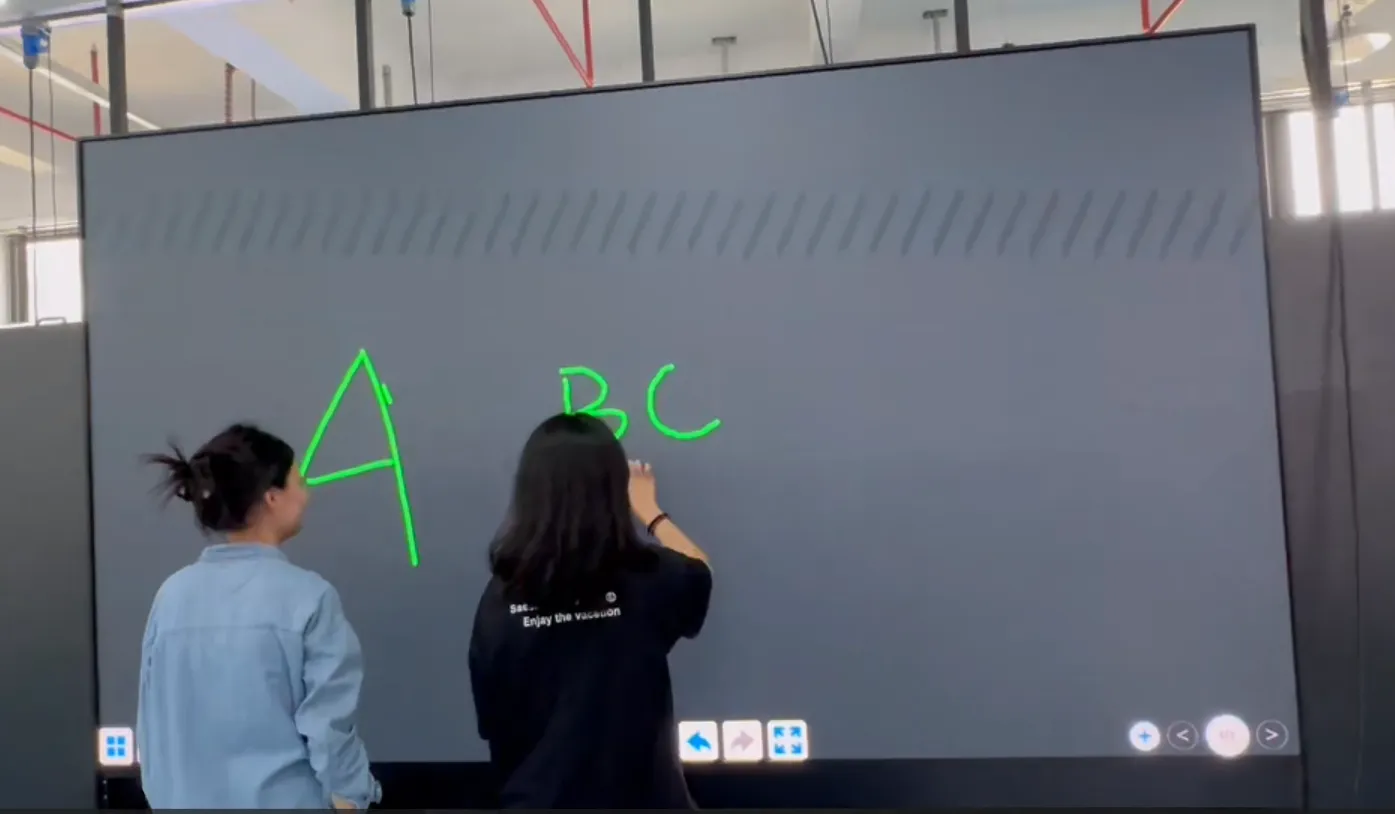 Interactive Video Wall - Promultis Touchscreen Technology